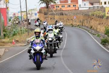 Rugidos moteros en Telde contra los guardarraíles sin protección (Foto Canariasenmoto.com)